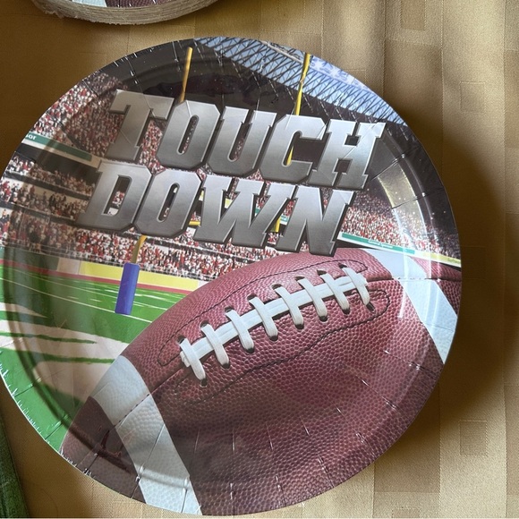 Football Party Supplies Set - Green and White NEW - Picture 3 of 7